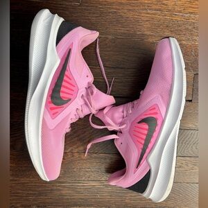 Nike Women's Pink and Black Athletic Running Shoes